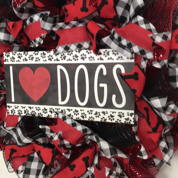 Hand Crafted “I ❤️ Dogs” Pets Mesh Wreath - Picture 4 of 5